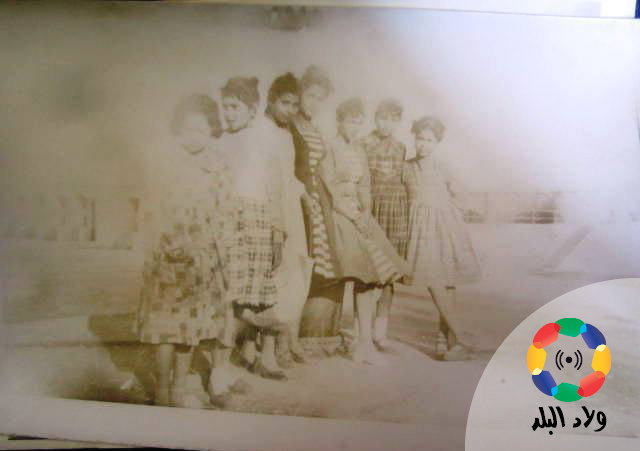 بنات طالبات برحلة لقناطر نجع حمادي فى شم النسيم 