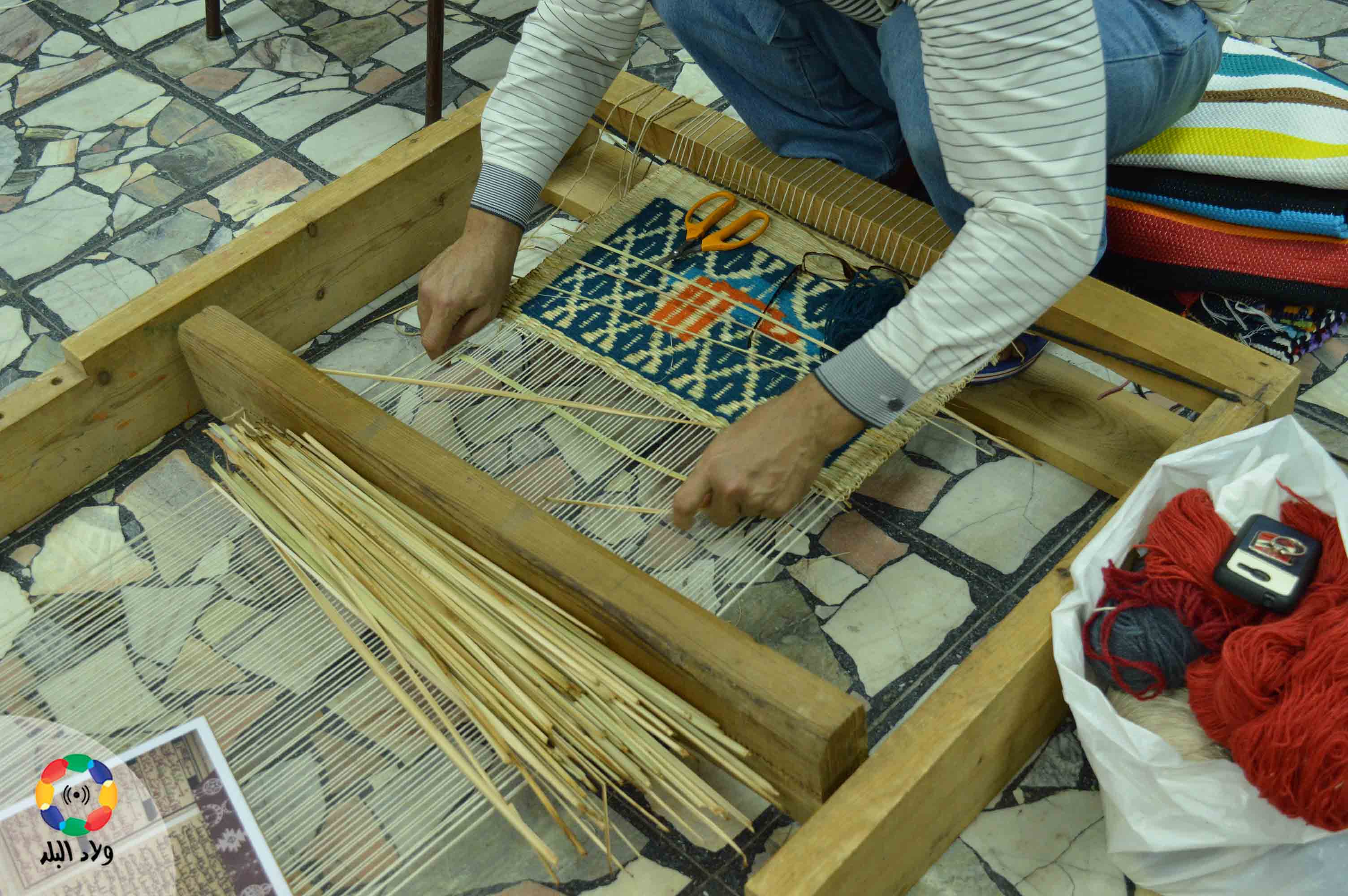 غزل النول - تصوير: نيفين سراج