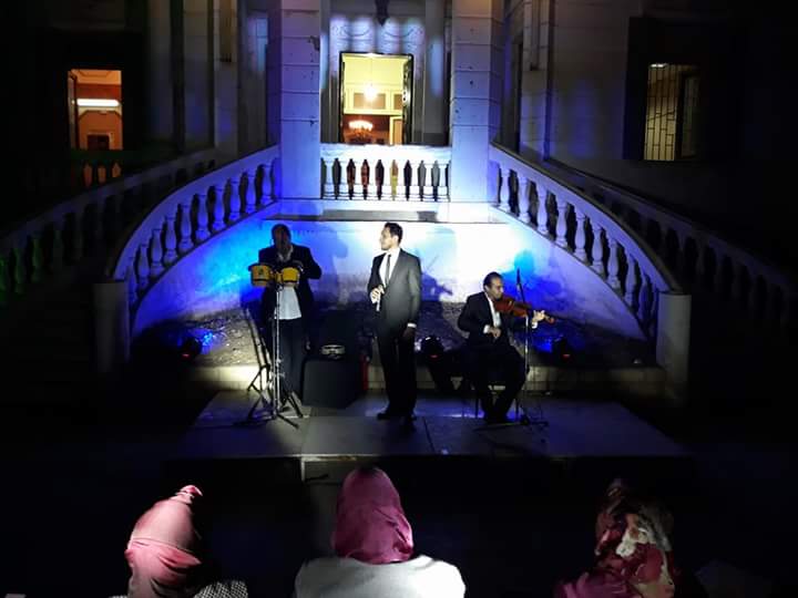 الفنان أحمد صبري يحيي الحفل الختامي 