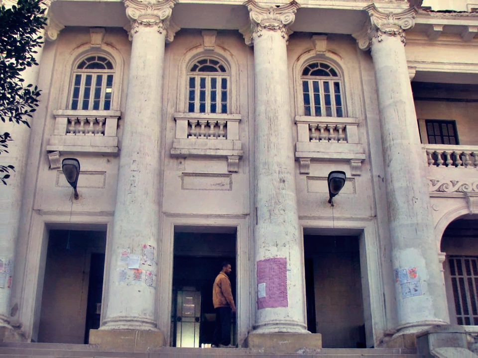 أعمدة مدخل مدرسة قنا الثانوية