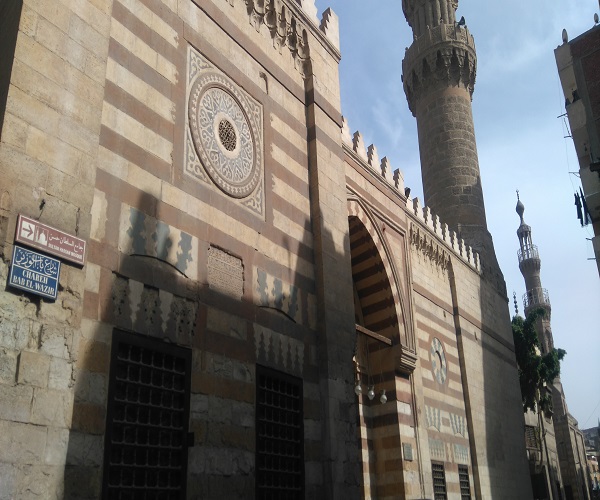 يوم في الدرب الأحمر