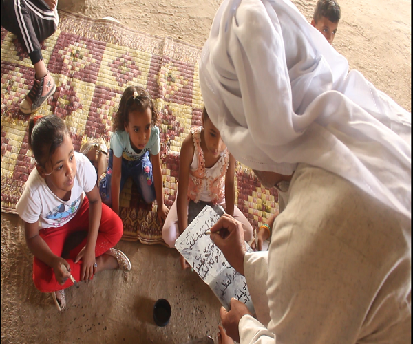 تعليم أطفال البعيرات القرآن