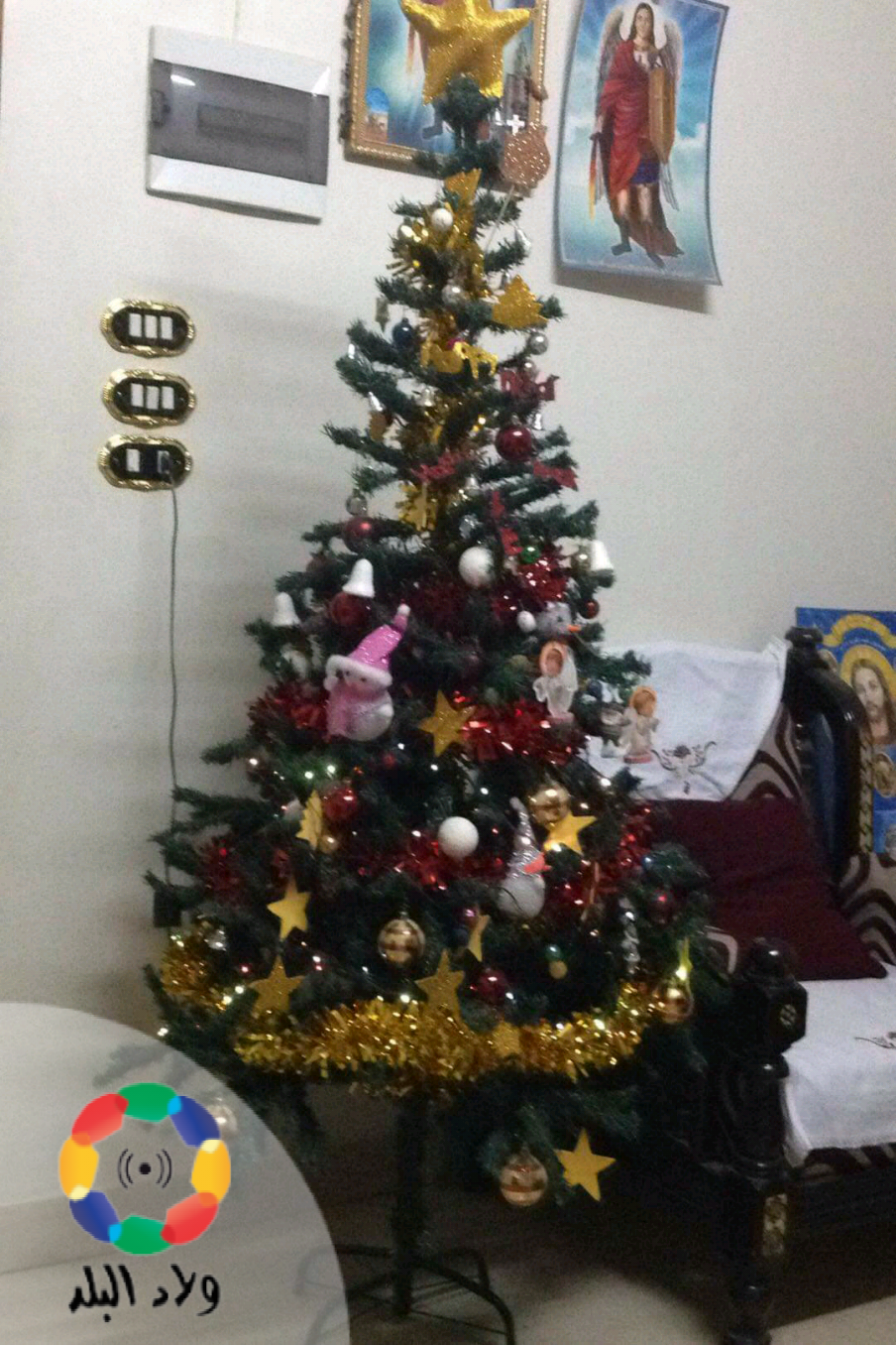 أشجار الكريسماس المزينة بالمنزل الأسيوطي