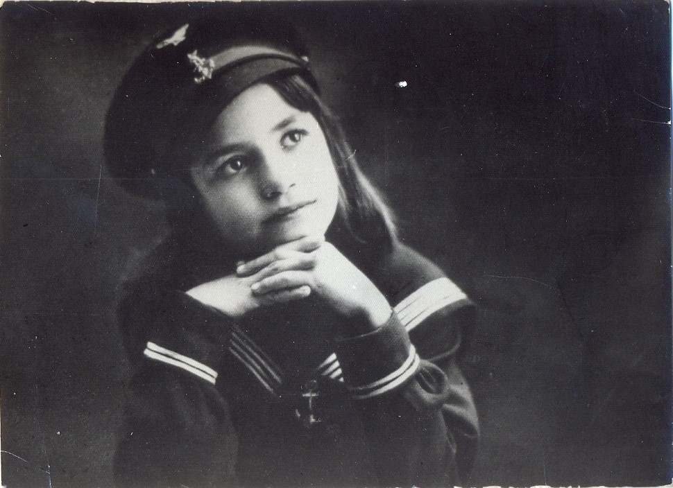 هند رستم في طفولتها- مؤسسة المرأة والذاكرة