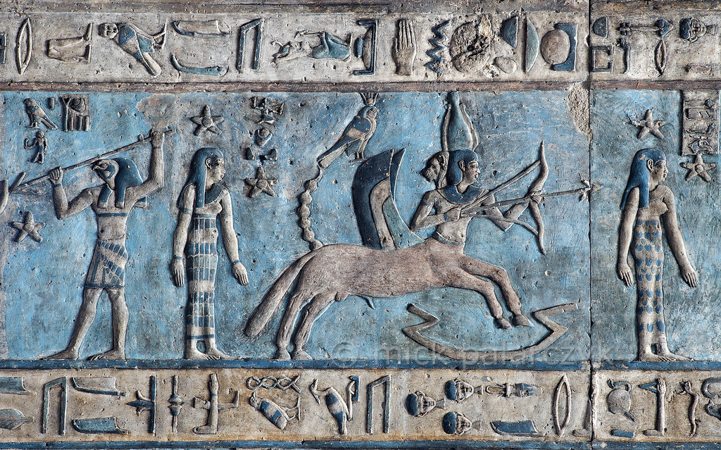 الأبراج الفلكية على سقف معبد دندرة - المصدر ويكيبيديا