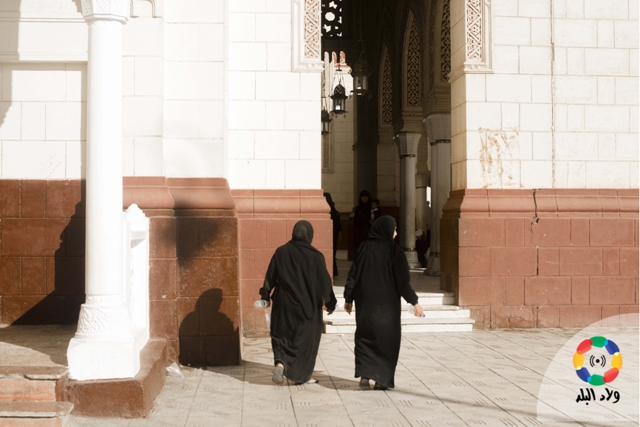 توافد السيدات علي مسجد القنائي - تصوير: سمر شومان