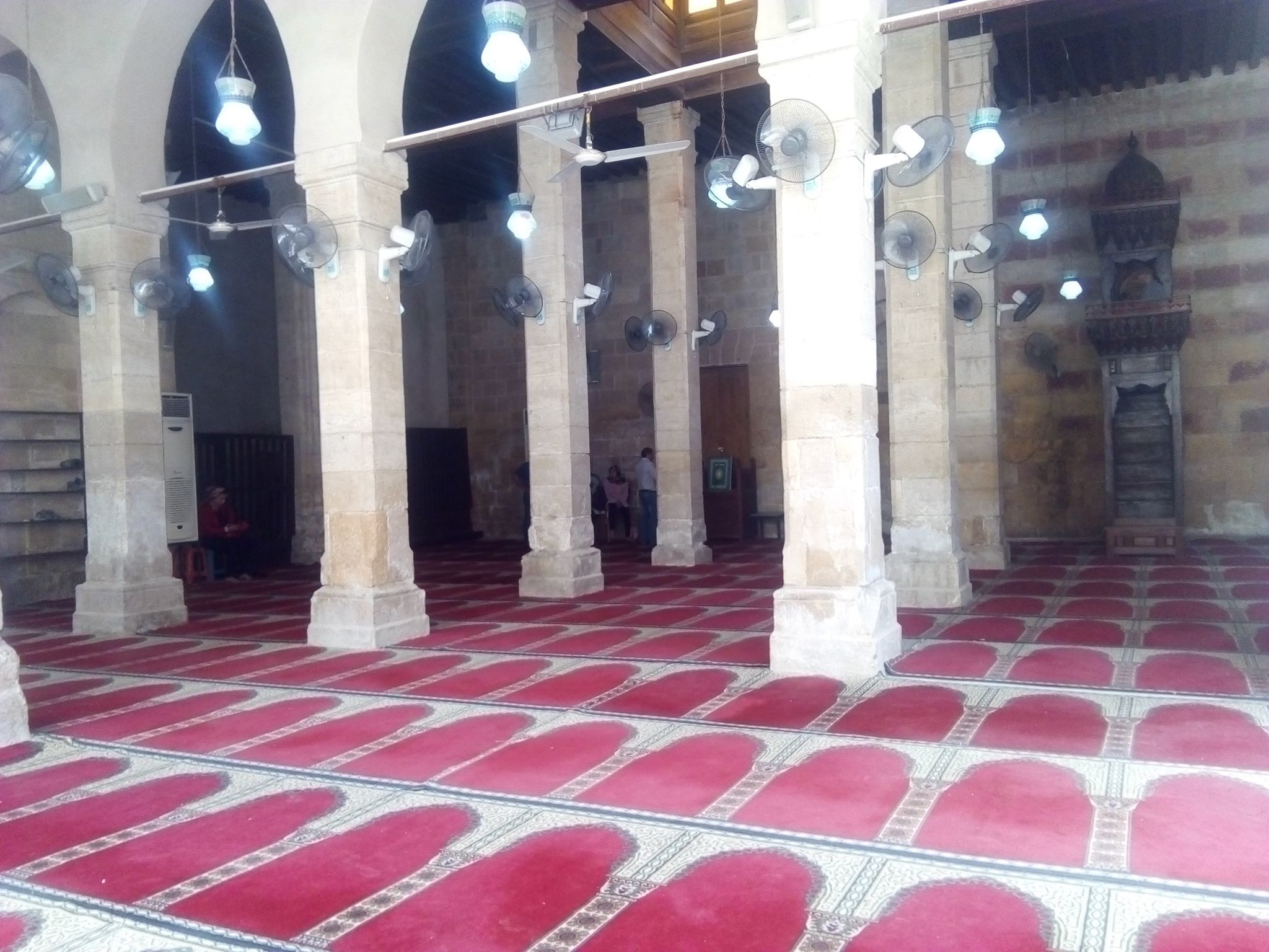 صحن الصلاة بالمسجد