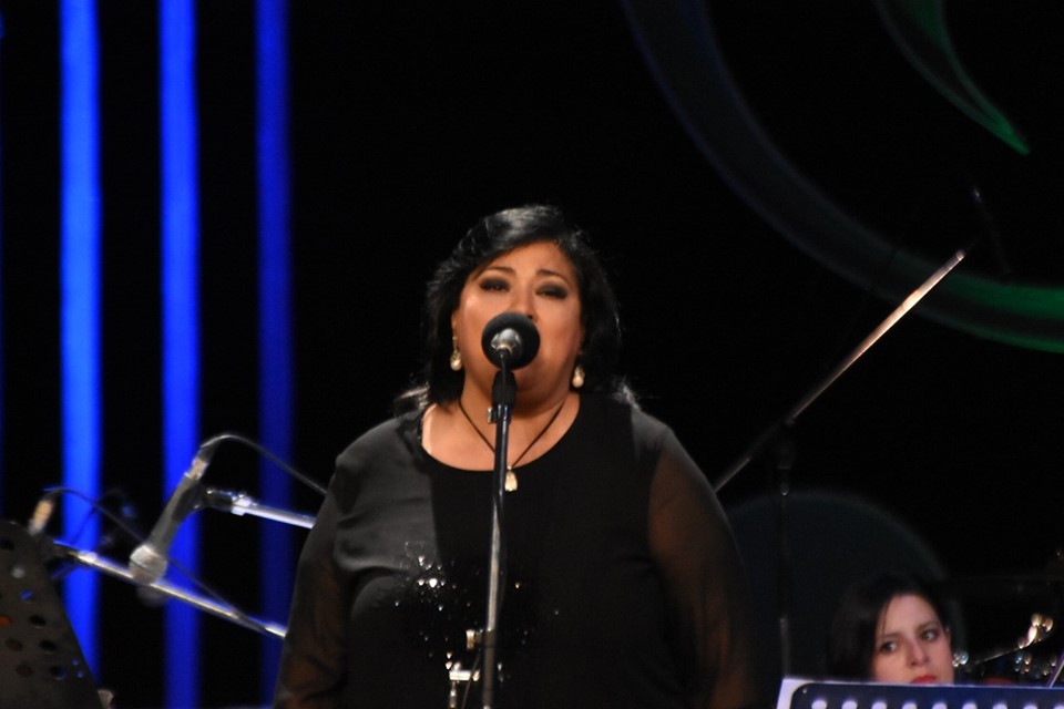 مغنية الفرقة - من بيان دار الأوبرا