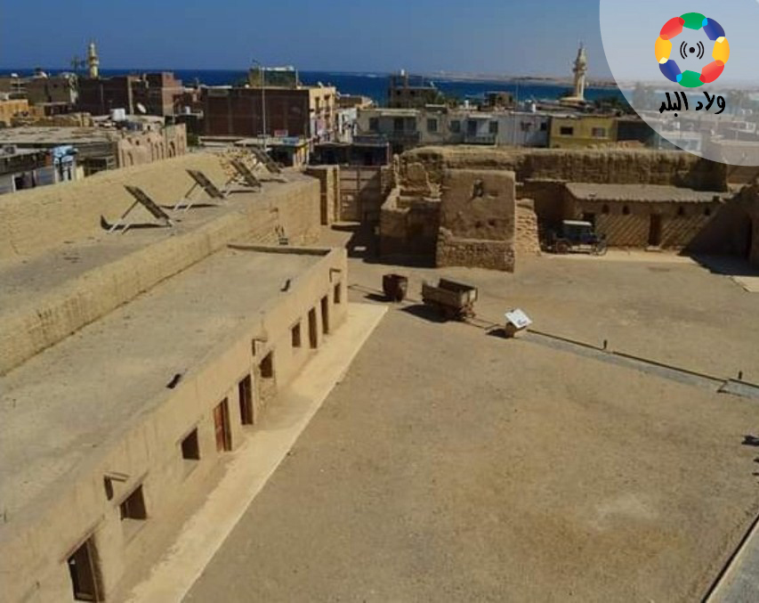 فناء القلعة وساحة المدافع