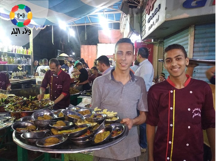 العاملون بالمطعم 