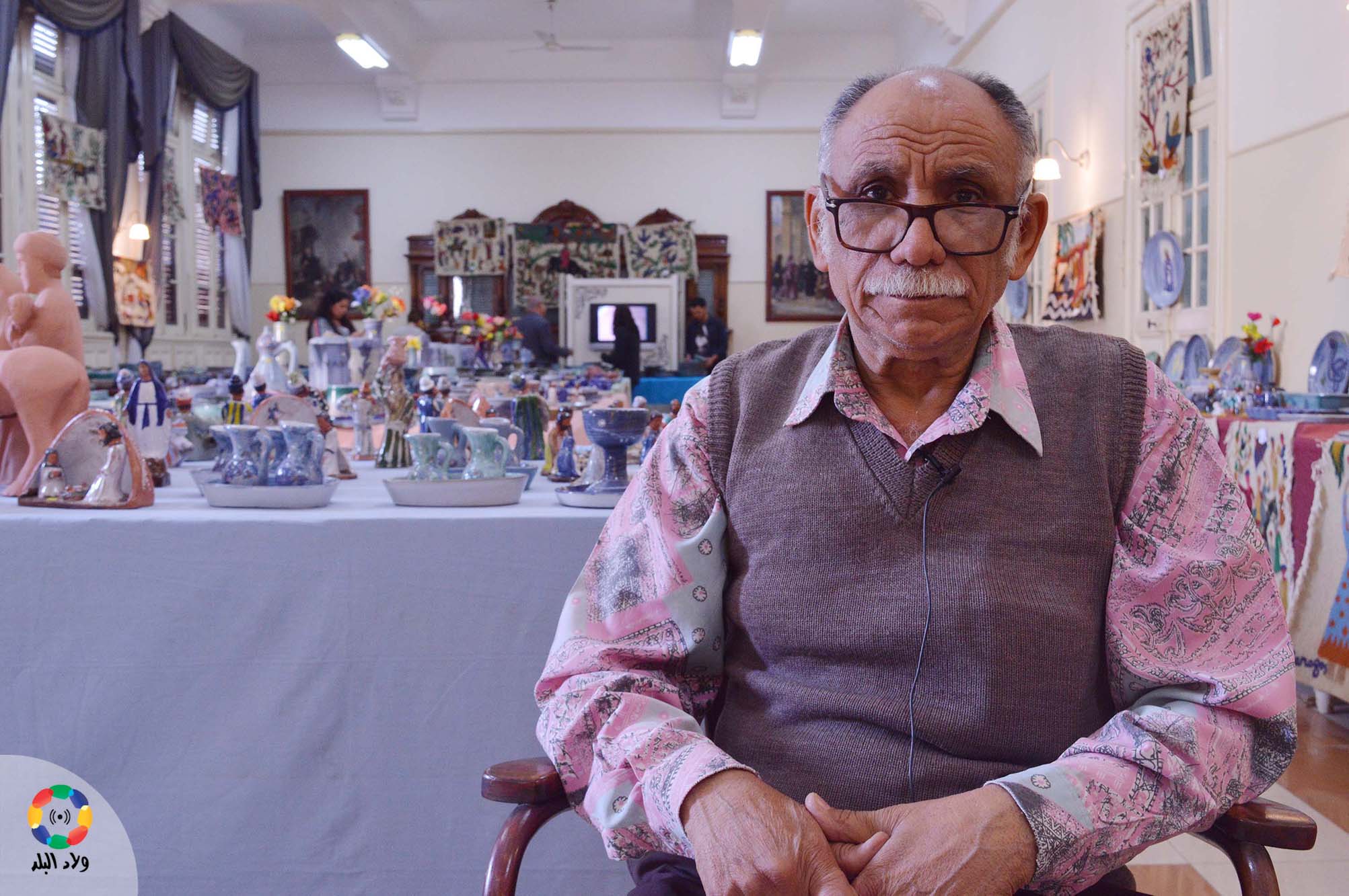 فواز سيدهم، فنان تشكيلي ومسؤول المعرض من قرية جراجوس