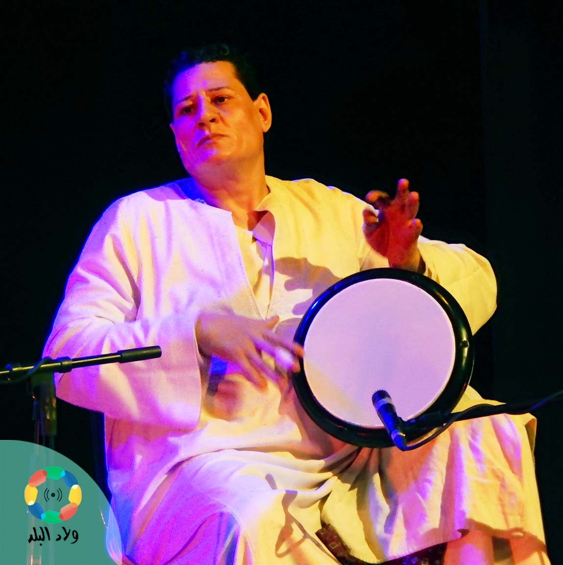 عازف إيقاع في فرقة الأسيوطي
