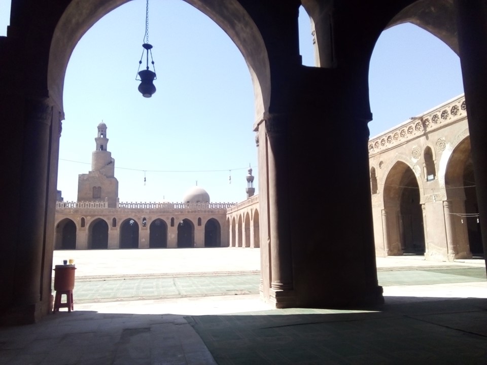 أحد مداخل صحن الجامع