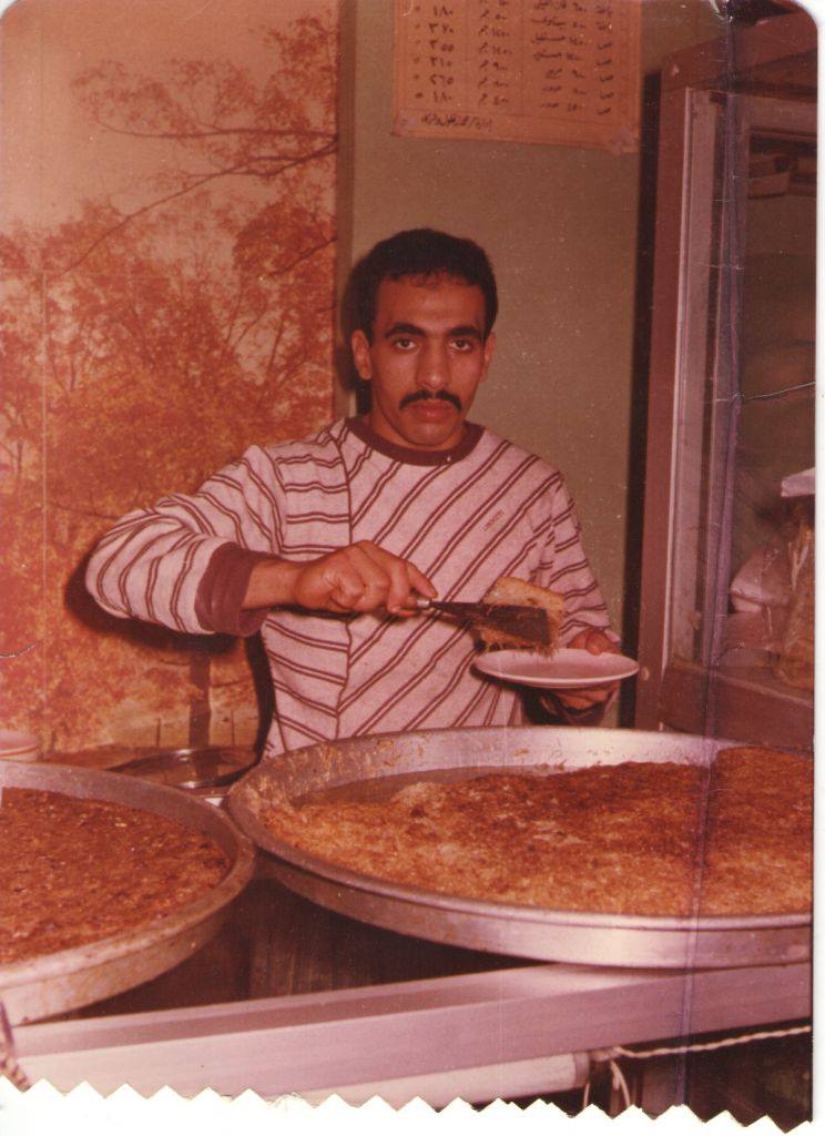 محمد زغلول أقدم وأشهر حلواني بنجع حمادي- الصورة من مجدي زغلول ابنه