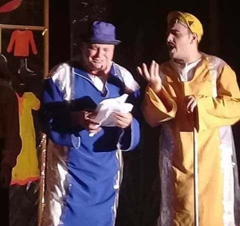 الفنان محمد تمام في مشهد مسرحية الفرقة - الصورة من أرشيف الممثل محمد تمام