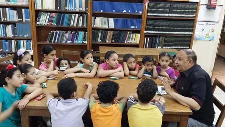 محاضرة بمكتبة حي جنوب للقاص عويس معوض - تصوير قسم الإعلام بفرع الثقافة 