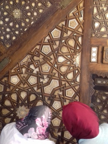 أثناء ترميم المنبر - من الآثار الإسلامية بالفيوم