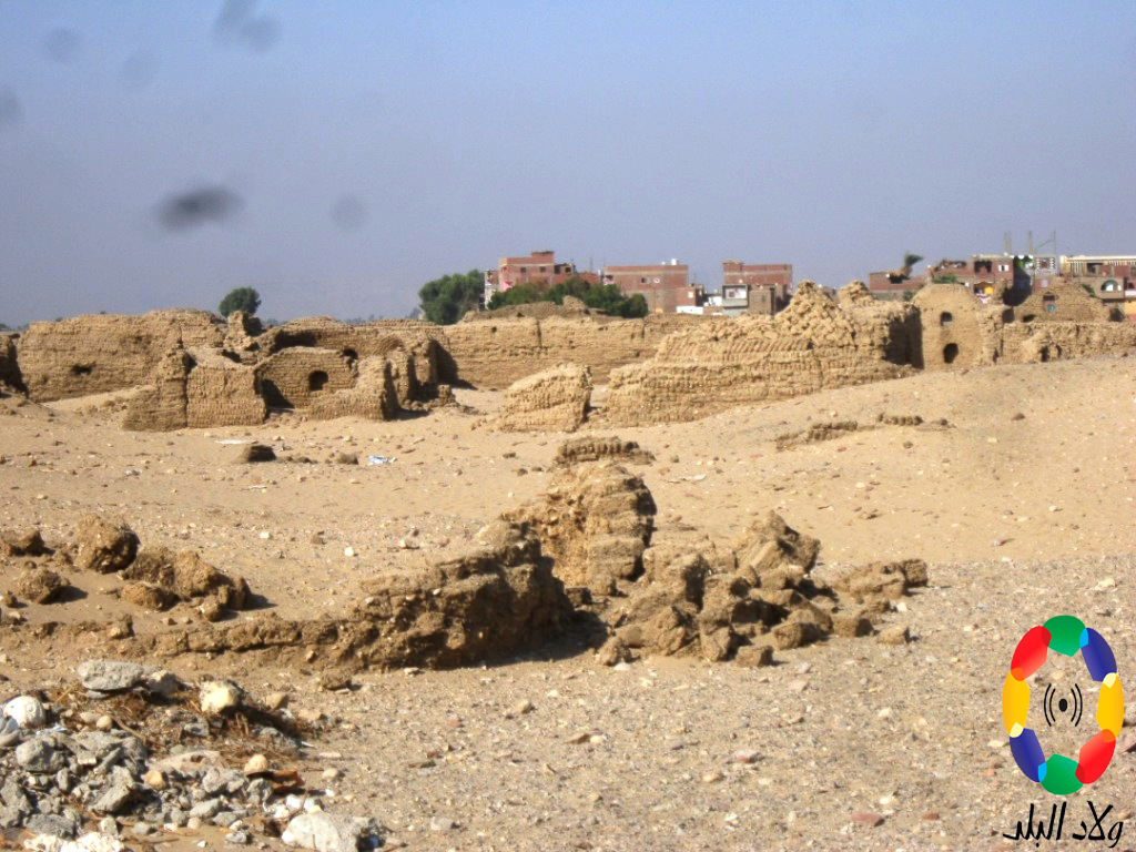 بقايا منازل قديمة استراحة للحجاج بقرية الكرنك- تصوير: مريم الرميحي