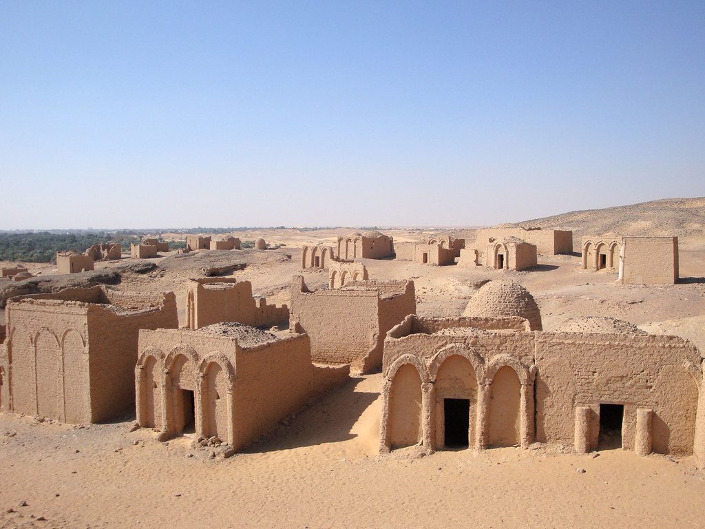 مقابر البجوات- الصورة مشاع إبداعي من ويكيييديا