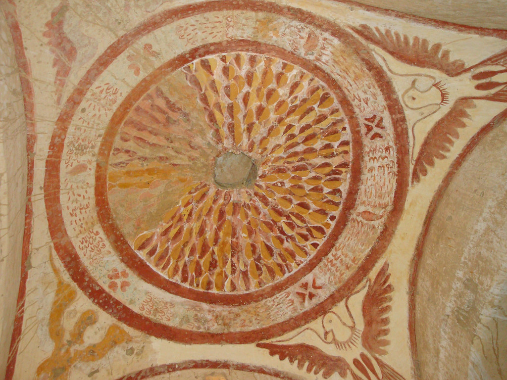 نقوش وزخارف داخل مقابر الأقباط بالبجوات-ويكيبيديا