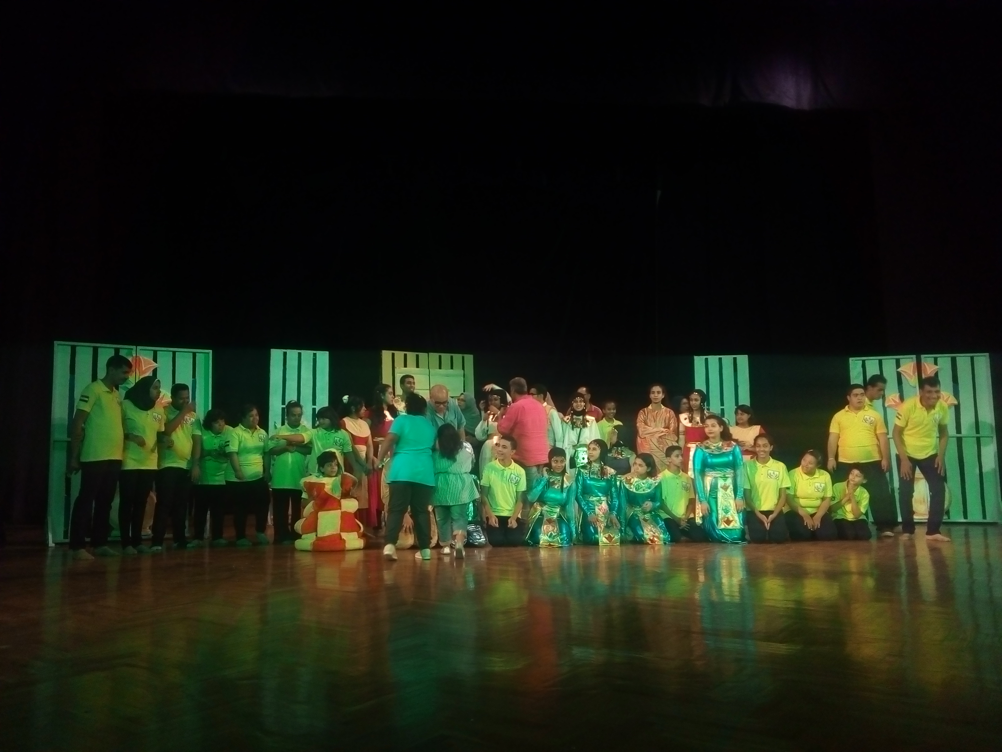 المشاركون في مسرحية سندريلا الجميلة 