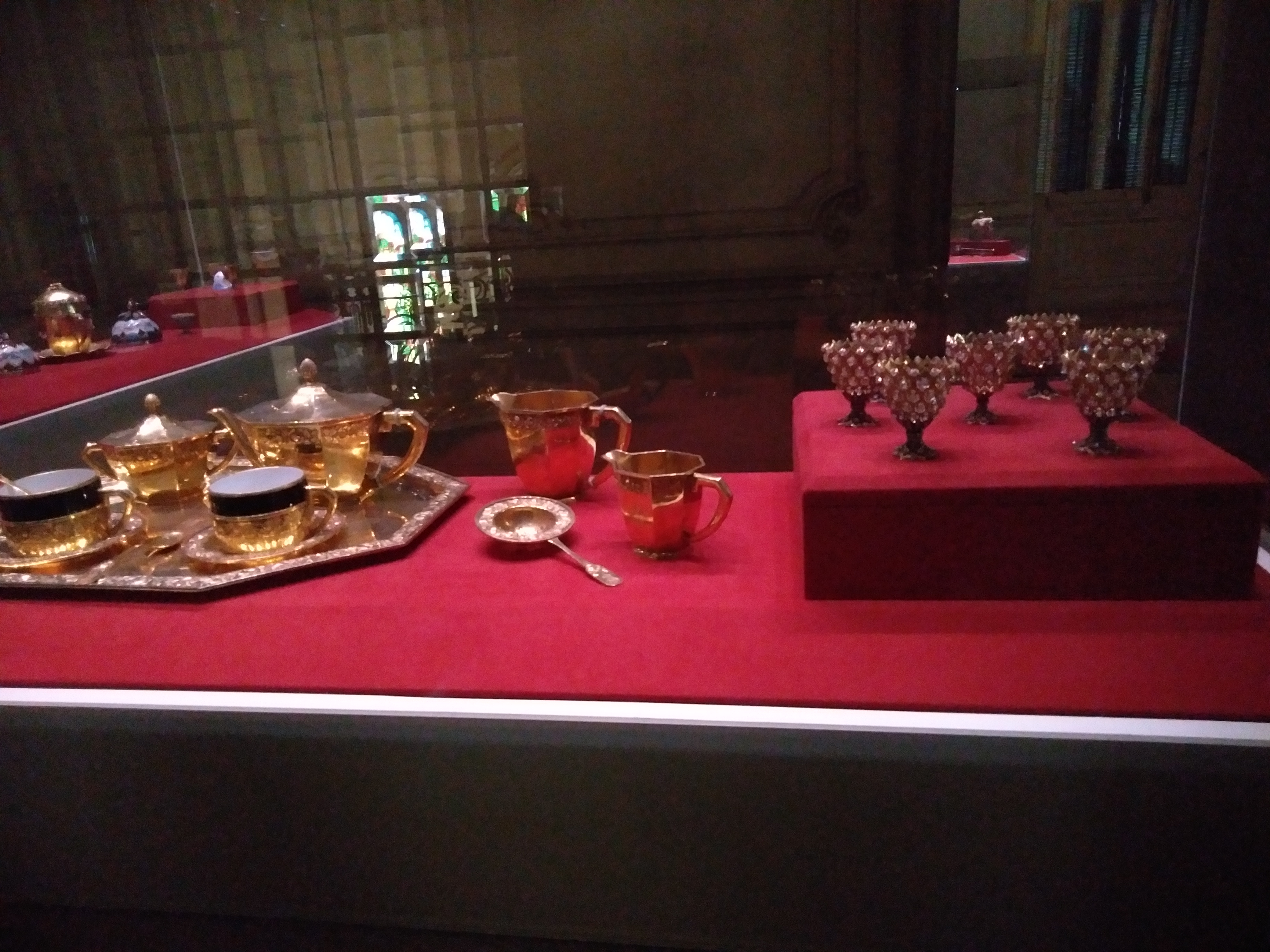 أطقم شاى وعصائر من الذهب خاصة بالملك فاروق