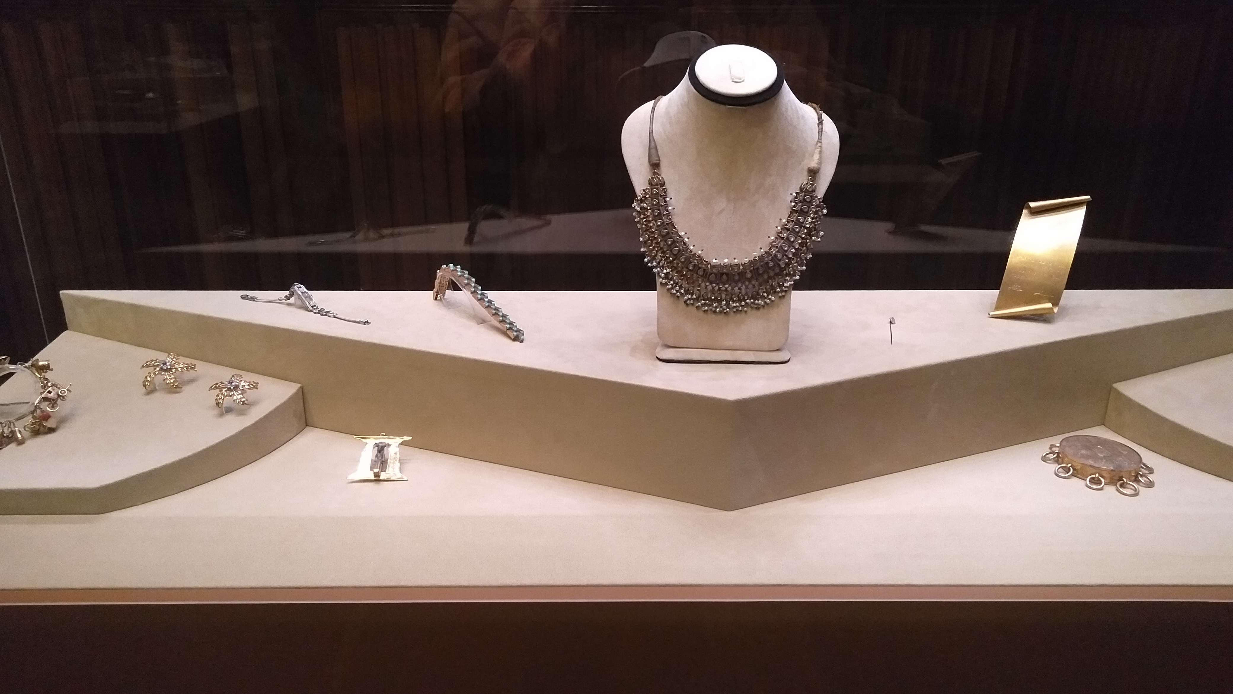 حلي من مقتنيات متحف المجوهرات