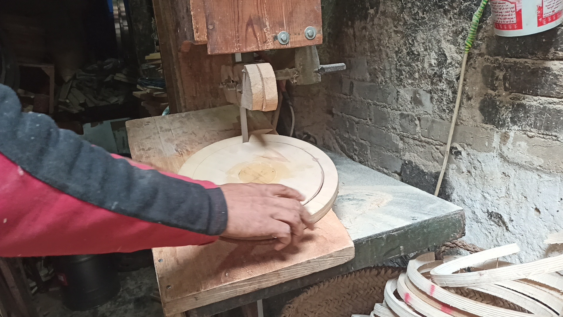 صناعة البراميل الخشب- تصوير: أميرة محمد