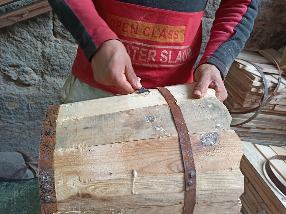 مراحل صناعة البراميل الخشب- تصوير: أميرة محمد