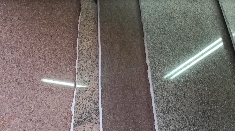 ألواح الرخام الخام قبل تقطيعها- تصوير: أميرة محمد