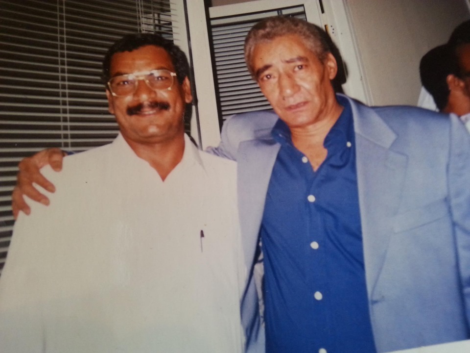 الأبنودي مع الشاعر عبدالفتاح عبدالشافي- أرشيف الشاعر