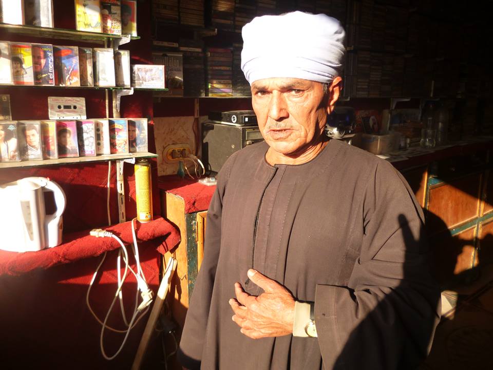 الحاج عدلي، صاحب متجر شرائط كاسيت- تصوير: مصطفى عدلي