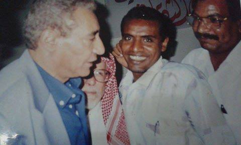 الشاعر محمد أبوالعبادي مع الأبنودي- أرشيف الشاعر