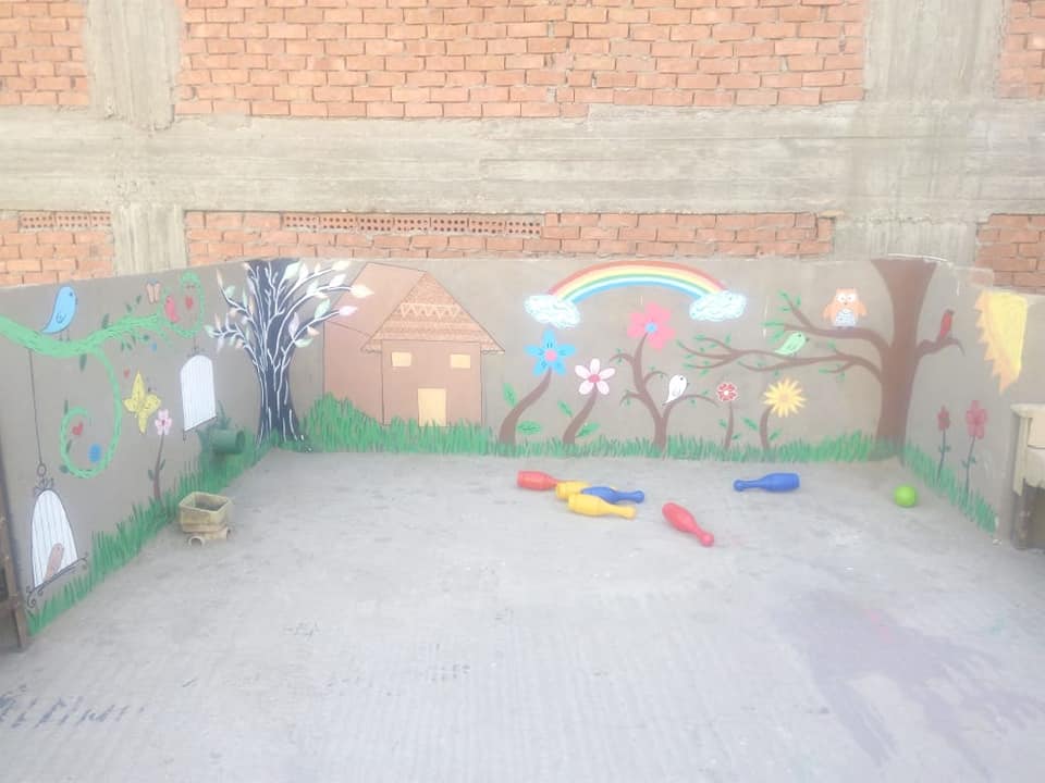 تجميل سور السطوح - تصوير: سامية قطان