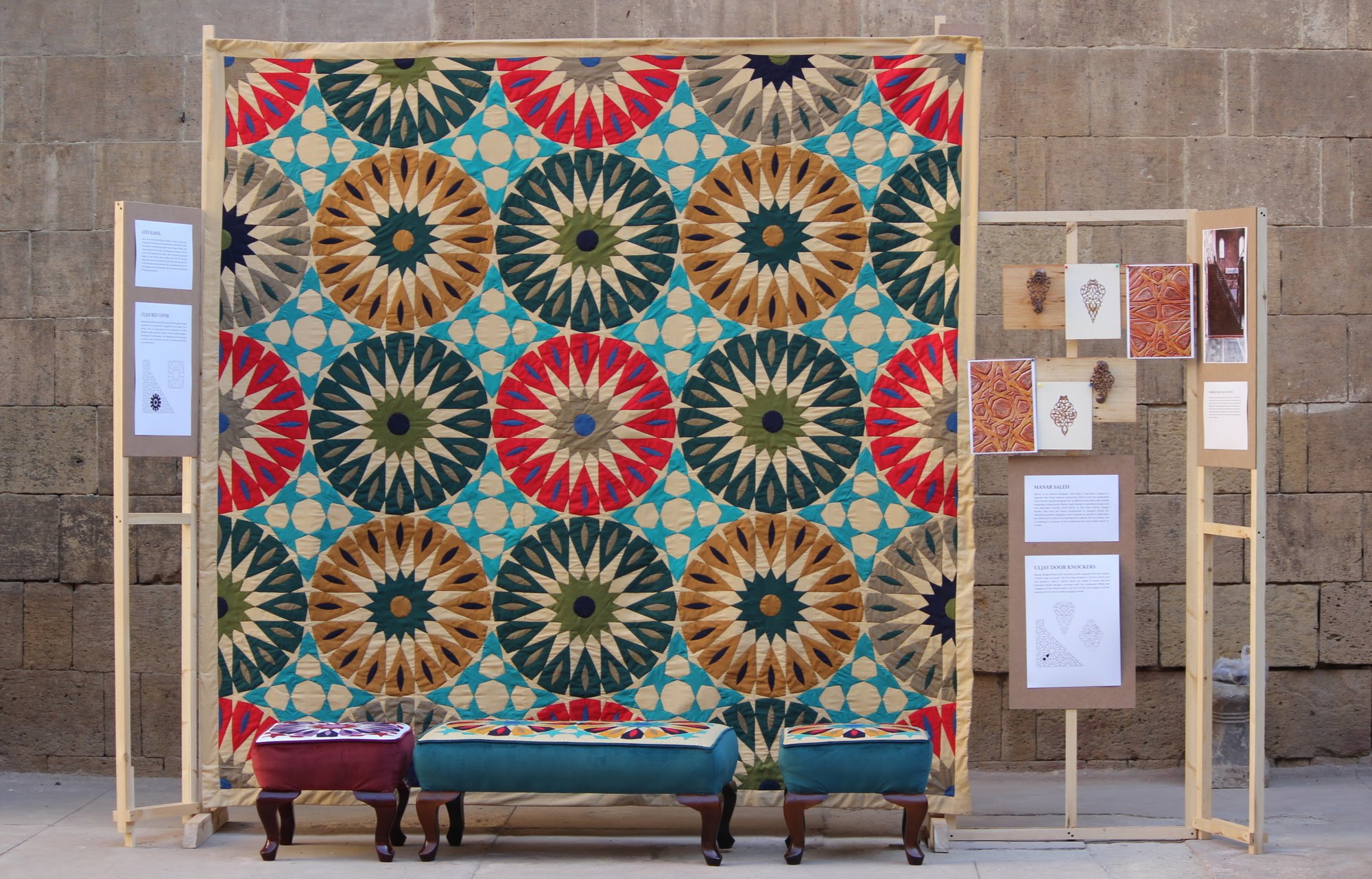 مفرش سرير من الخيامية مستوحاة تصميمه من منبر الأمير ألجاي اليوسفي- من الصفحة الرسمية للمؤسسة بالفيس بوك