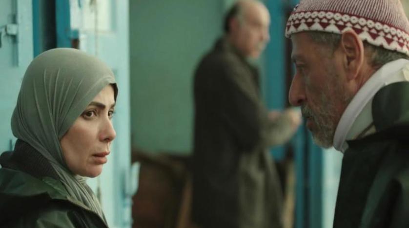 منى زكي و رشدي الشامي في مشهد من مسلسل «تحت الوصاية»