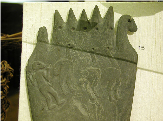 لوحة من حجر الشست تعرف باسم "لوحة مانشستر"، تعود إلى حضارة نقادة الثانية، وتصور رجلا وثلاث نعامات طوال، متحف مانشستر بإنجلترا.