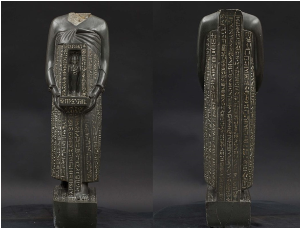 تغطي النقوش مختلف جوانب التمثال، وتتضمن 48 سطرا