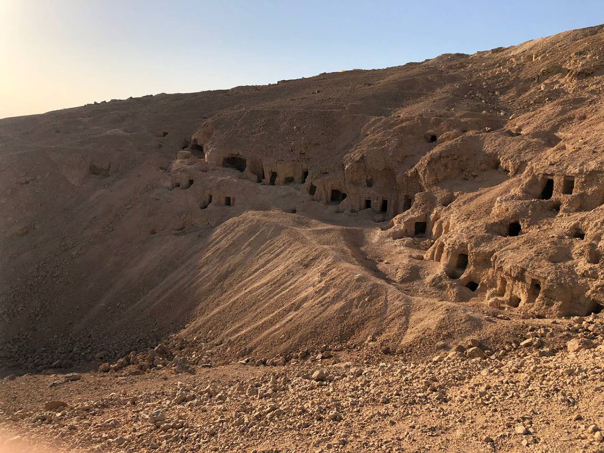 مقابر الحواويش بإخميم