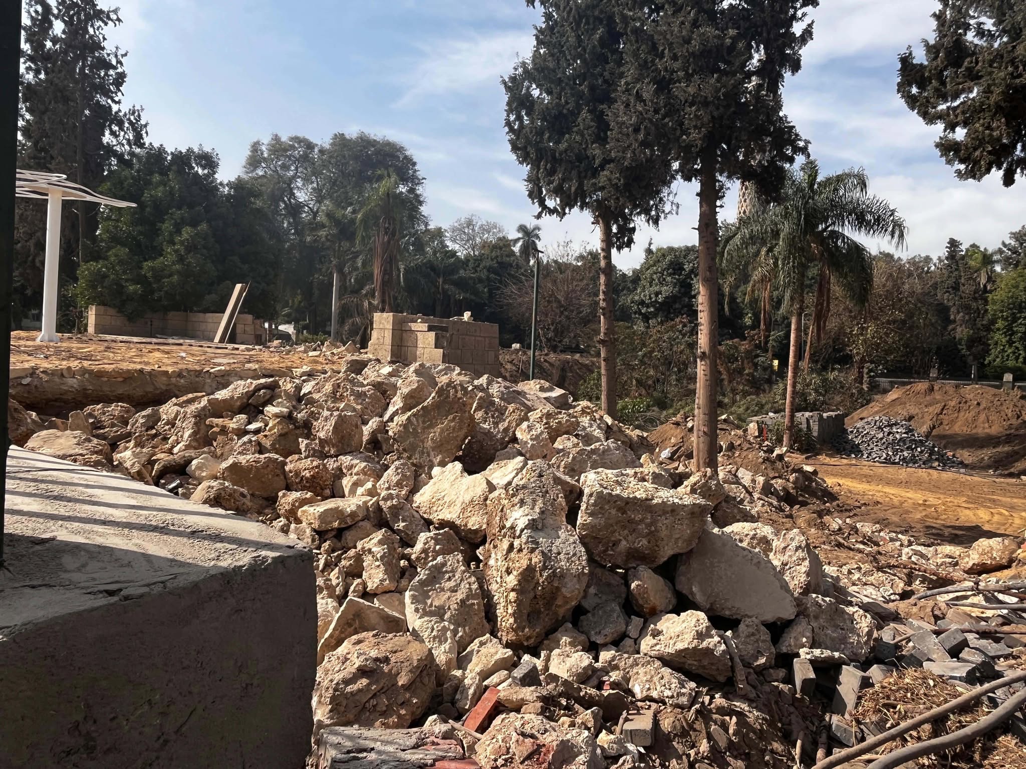 أعمال بناء وصب خرسان بحديقة المسلة التراثية بالزمالك