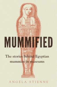 كتاب قصص المومياوات المصرية في المتاحف لأنجيلا ستين