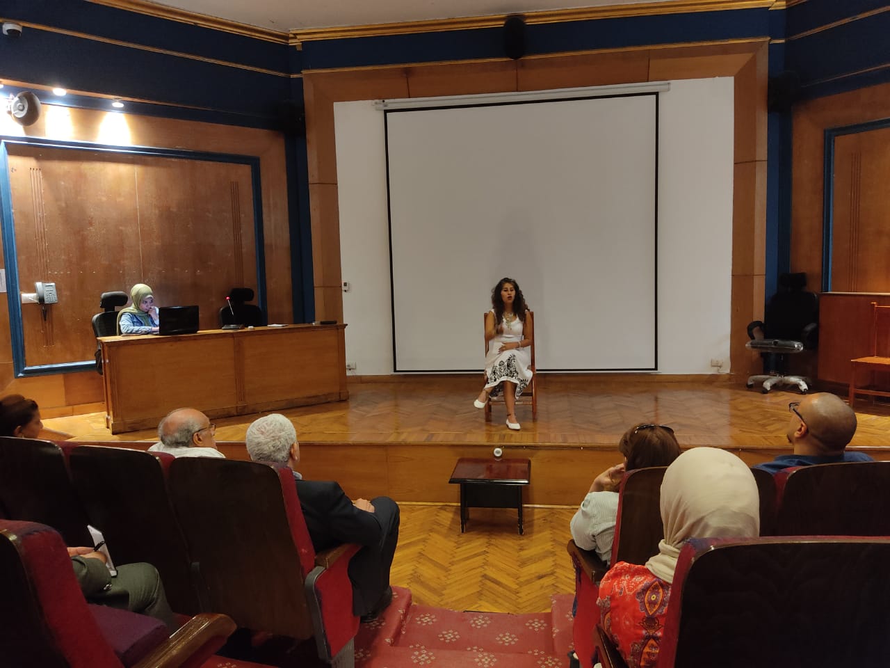 المخرجة ومقدمة البرامج نسمة مدحت