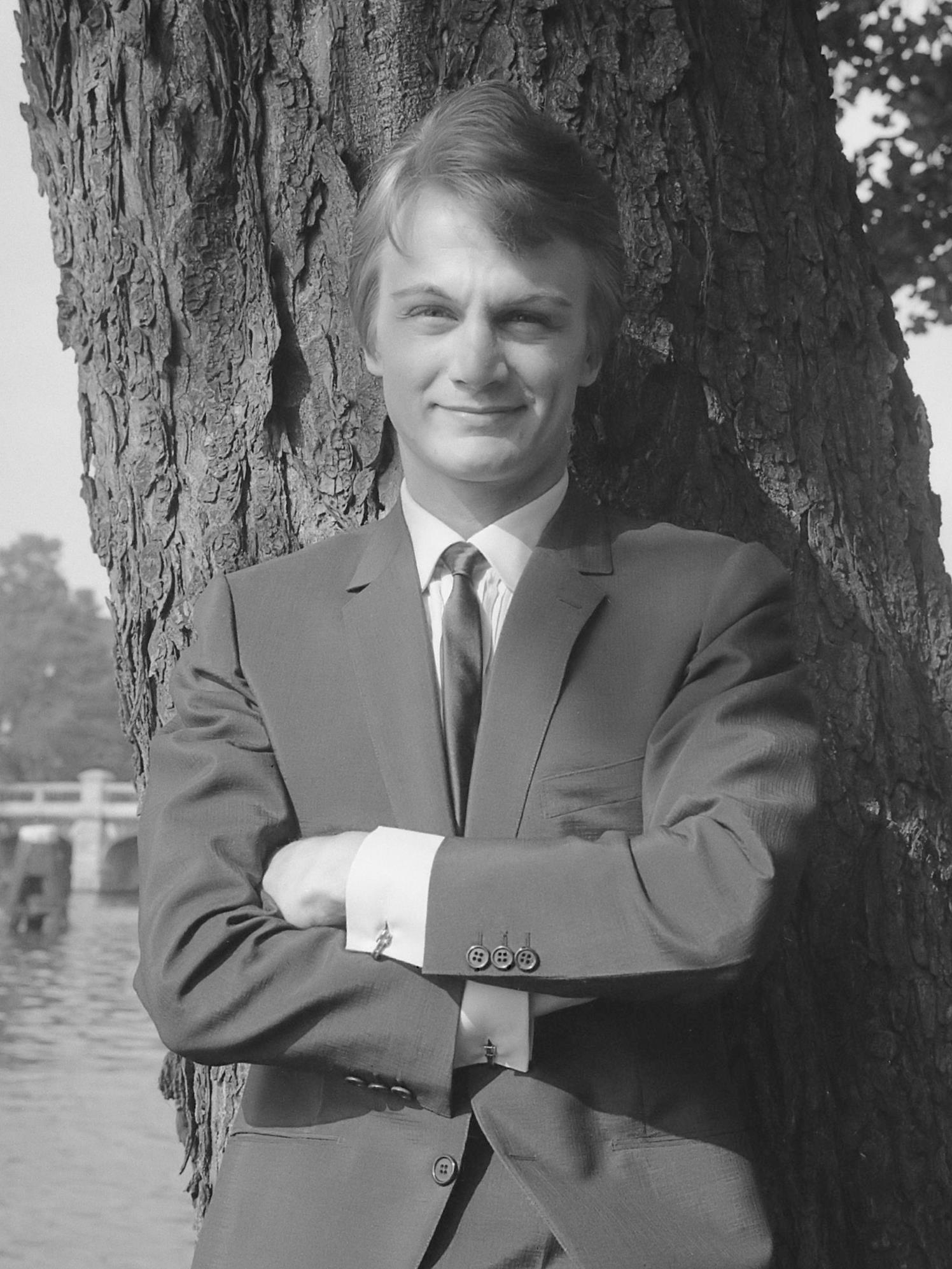 المطرب الفرنسي كلود فرانسوا