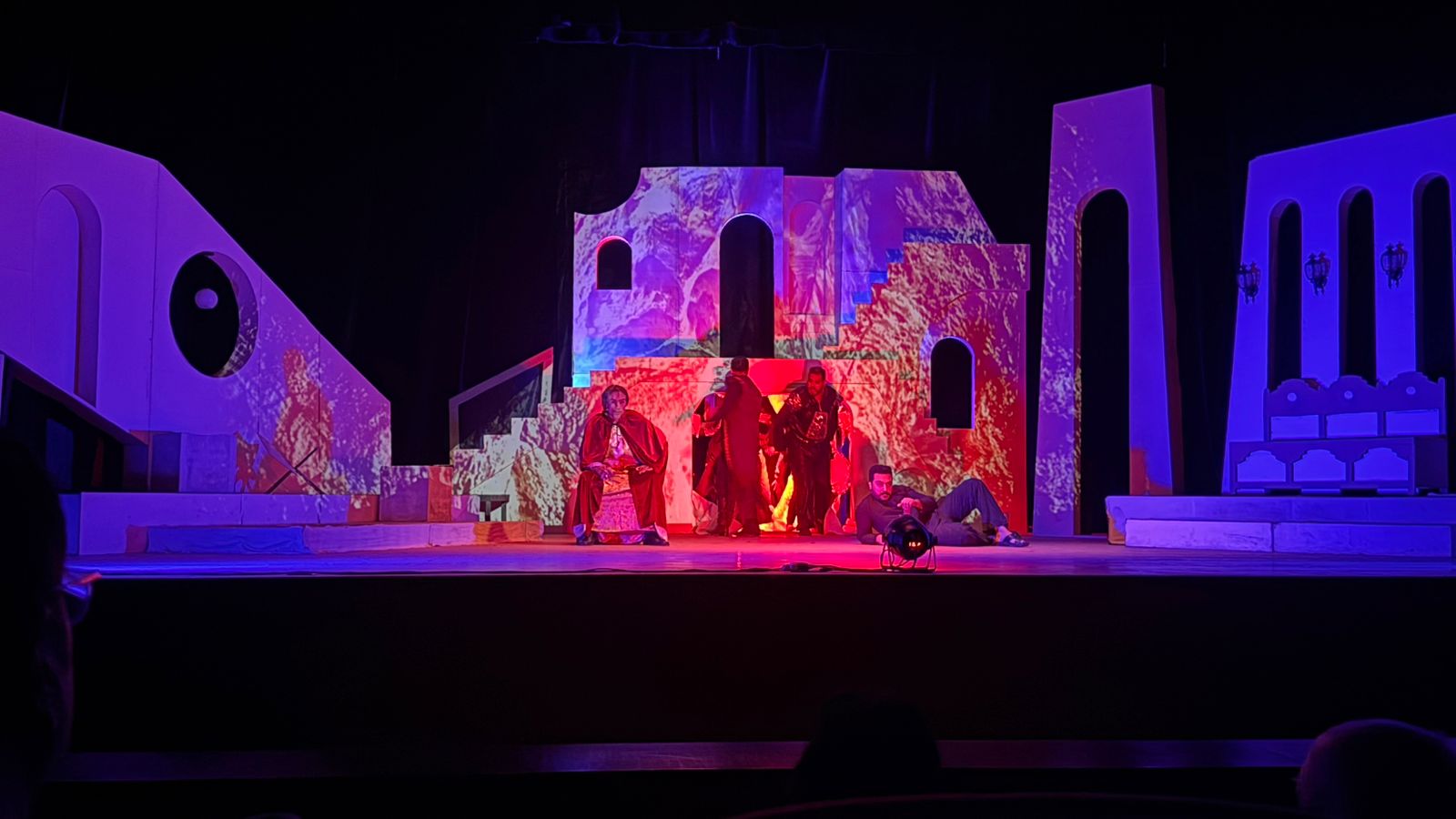 العرض المسرحي «الطريق»