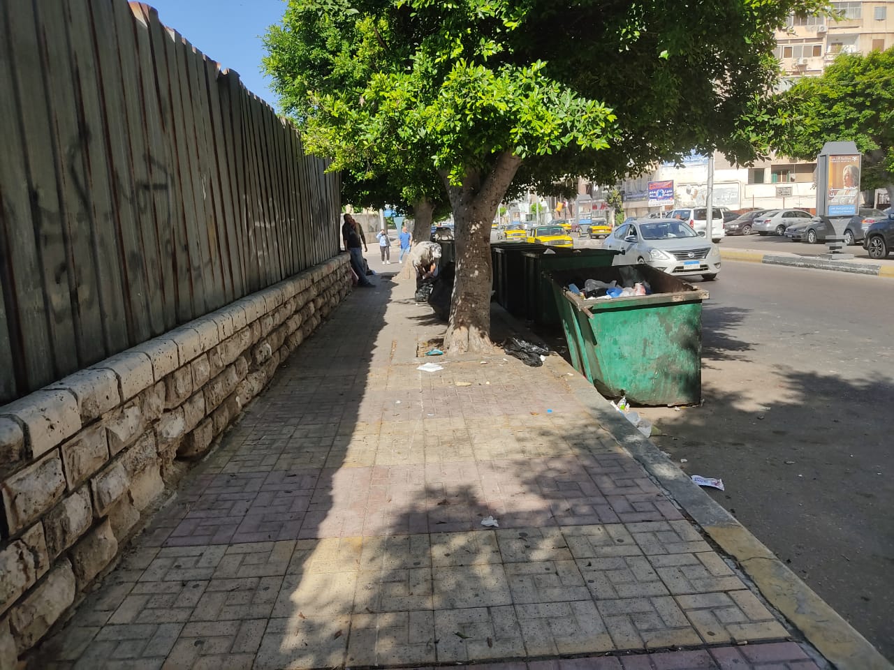 محيط صهريج ابن النبيه قبل رفع صناديق القمامة من أمامه