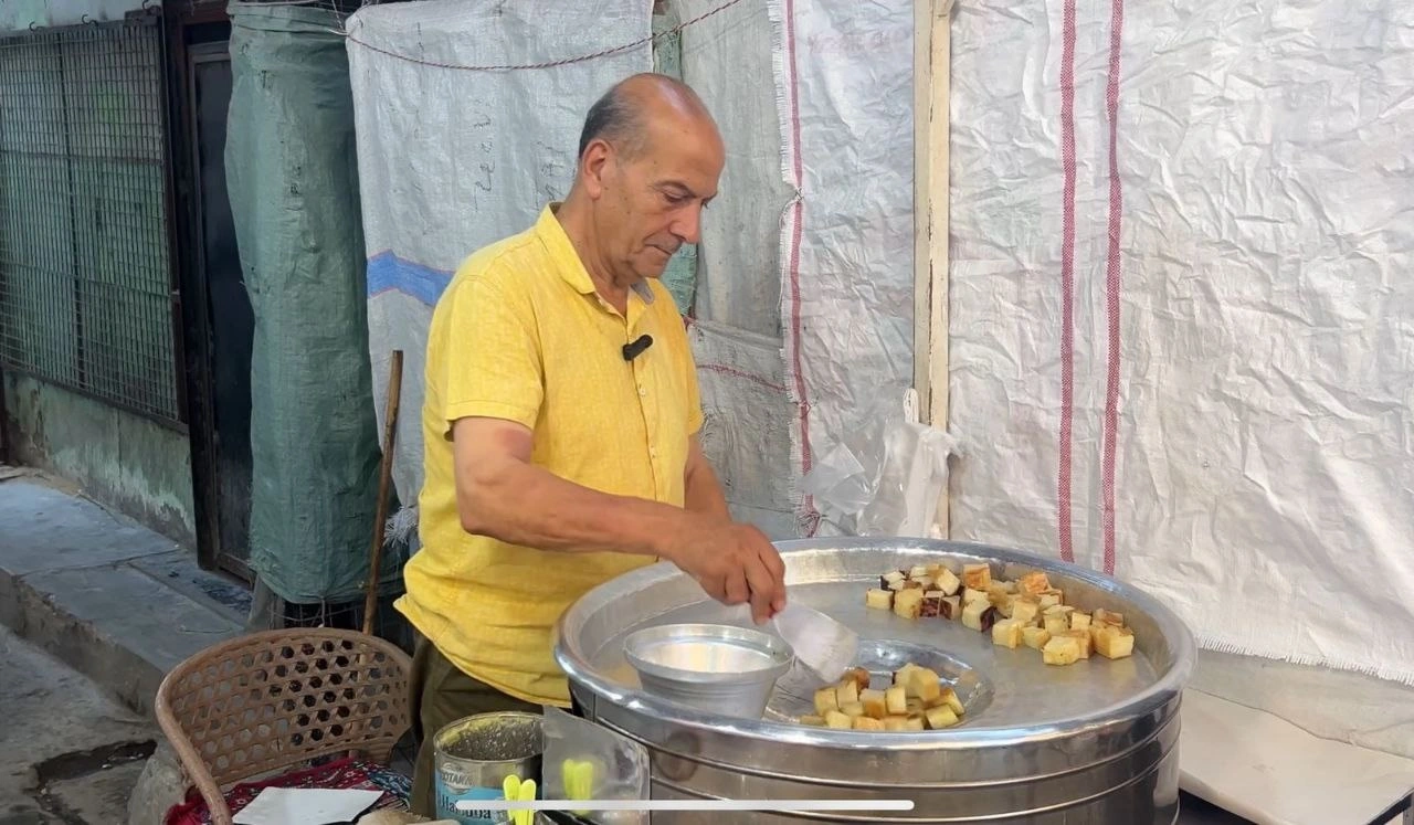 أحمد السقا أشهر وأقدم حلواني السمنية في بورسعيد