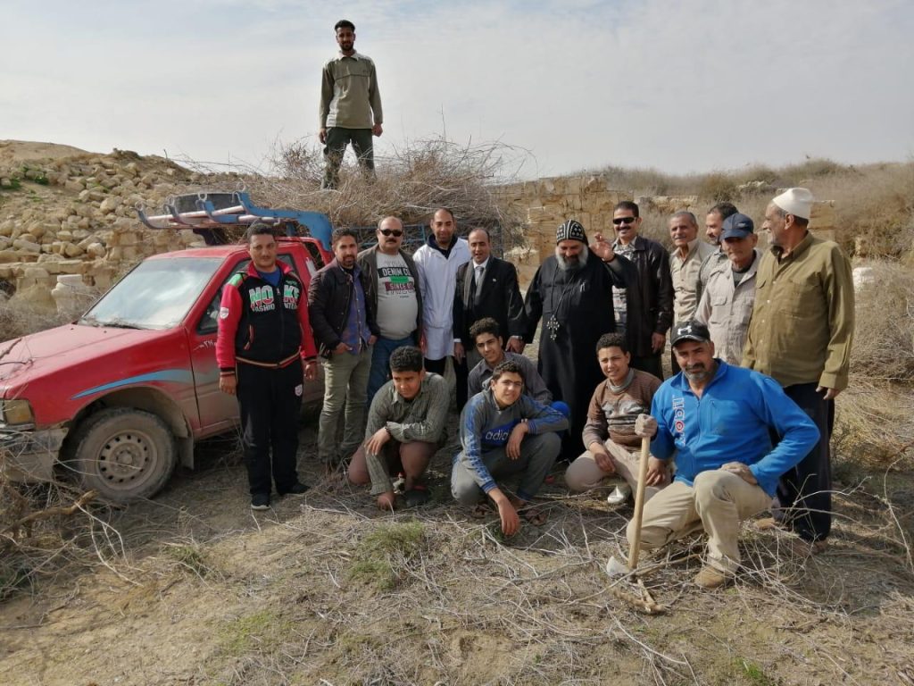 إزالة التعديات والحشائش بمنطقة أبو مينا الأثرية