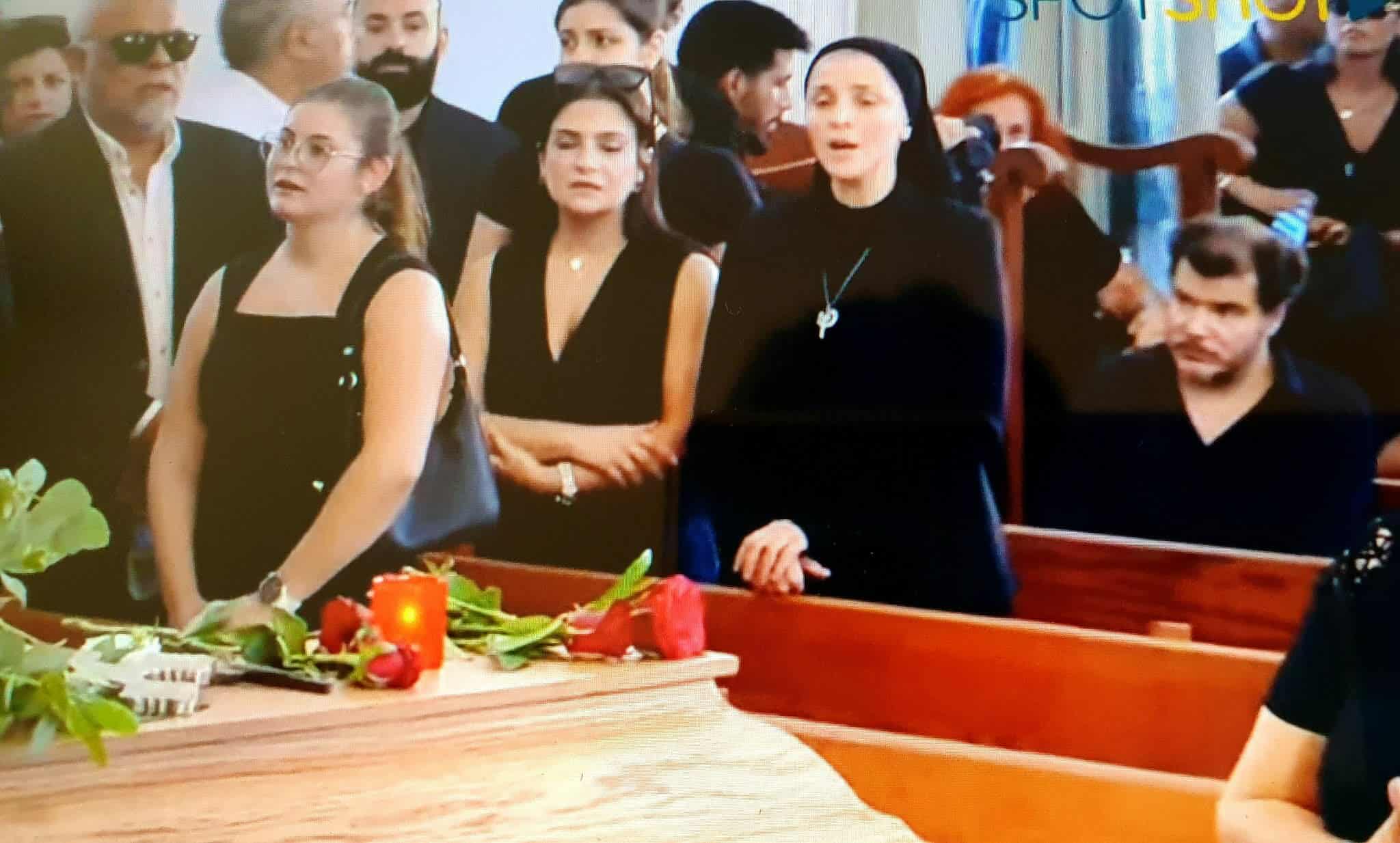 عازف العود المصري حازم شاهين خلال حضور جنازة الموسيقار زياد الرحباني