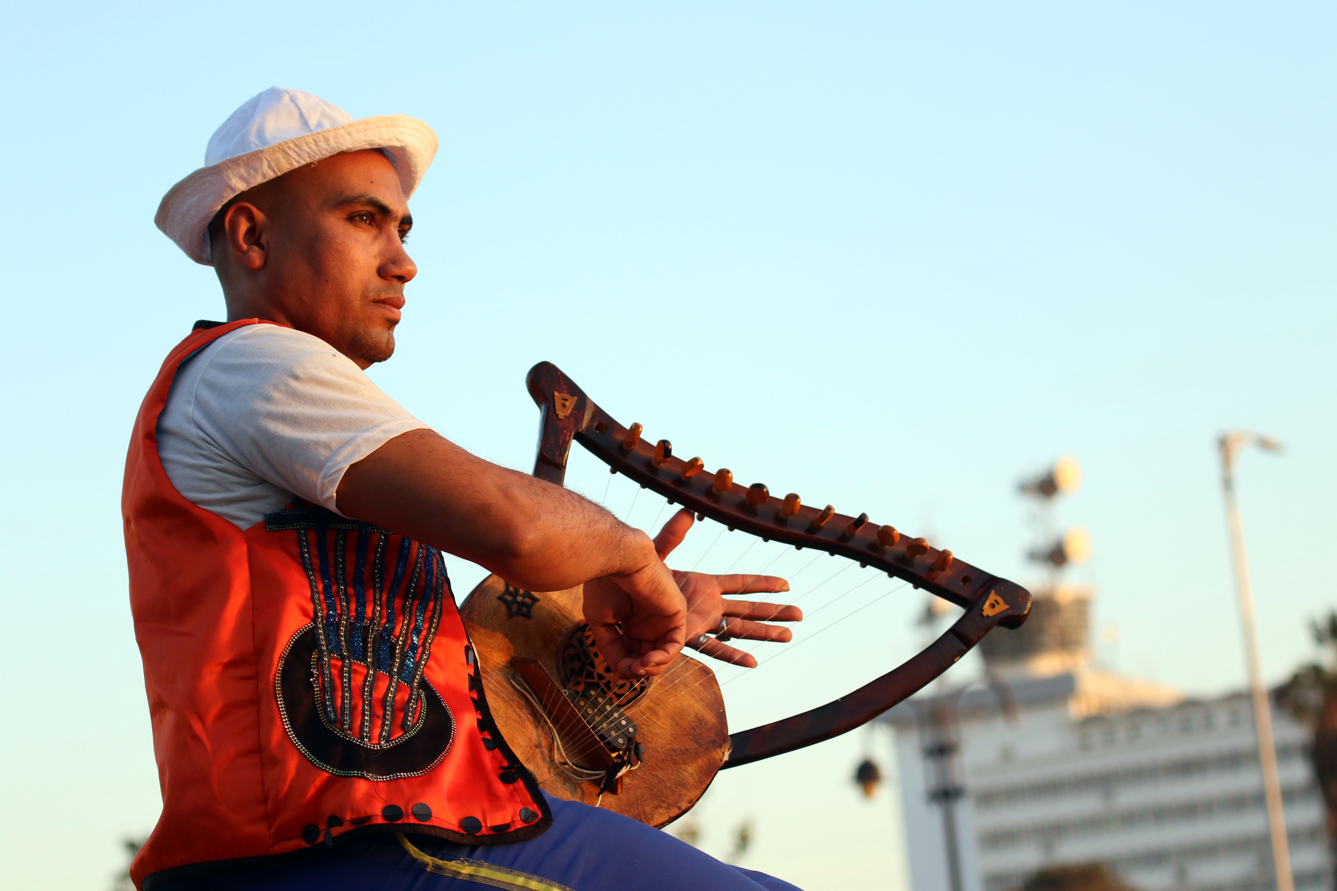 راقص يؤدي على أغنية عظيمة يا مانجا..تصوير: محمد عوض