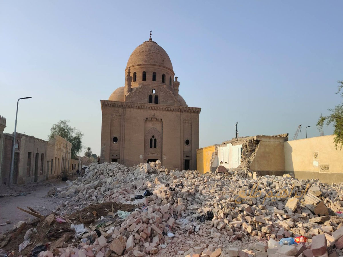 هدم المقابر.. تصوير: إبراهيم طايع